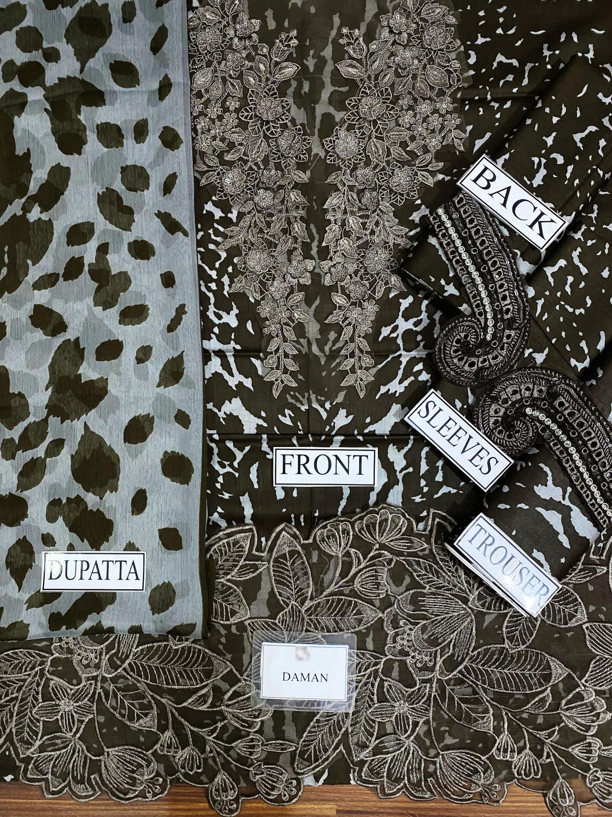 3PC Maria B MPRINT COLLECTION/ 3PC EMB LAWN SUIT WITH SPENGLE WORK