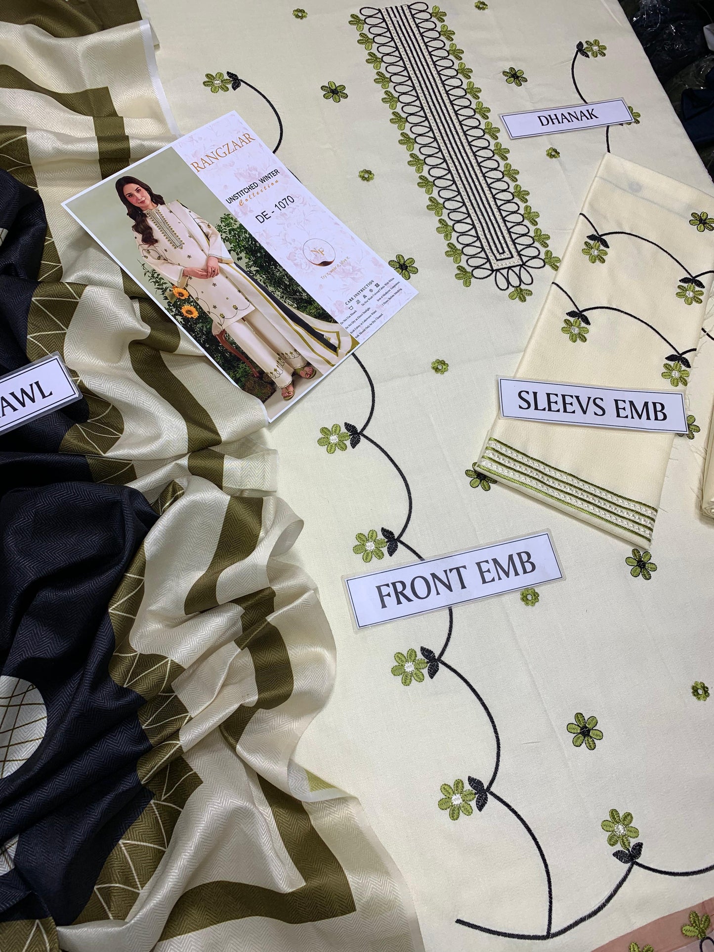 UNSTICHED RANGZAAR 3PC LUXURY DHANAK SUIT